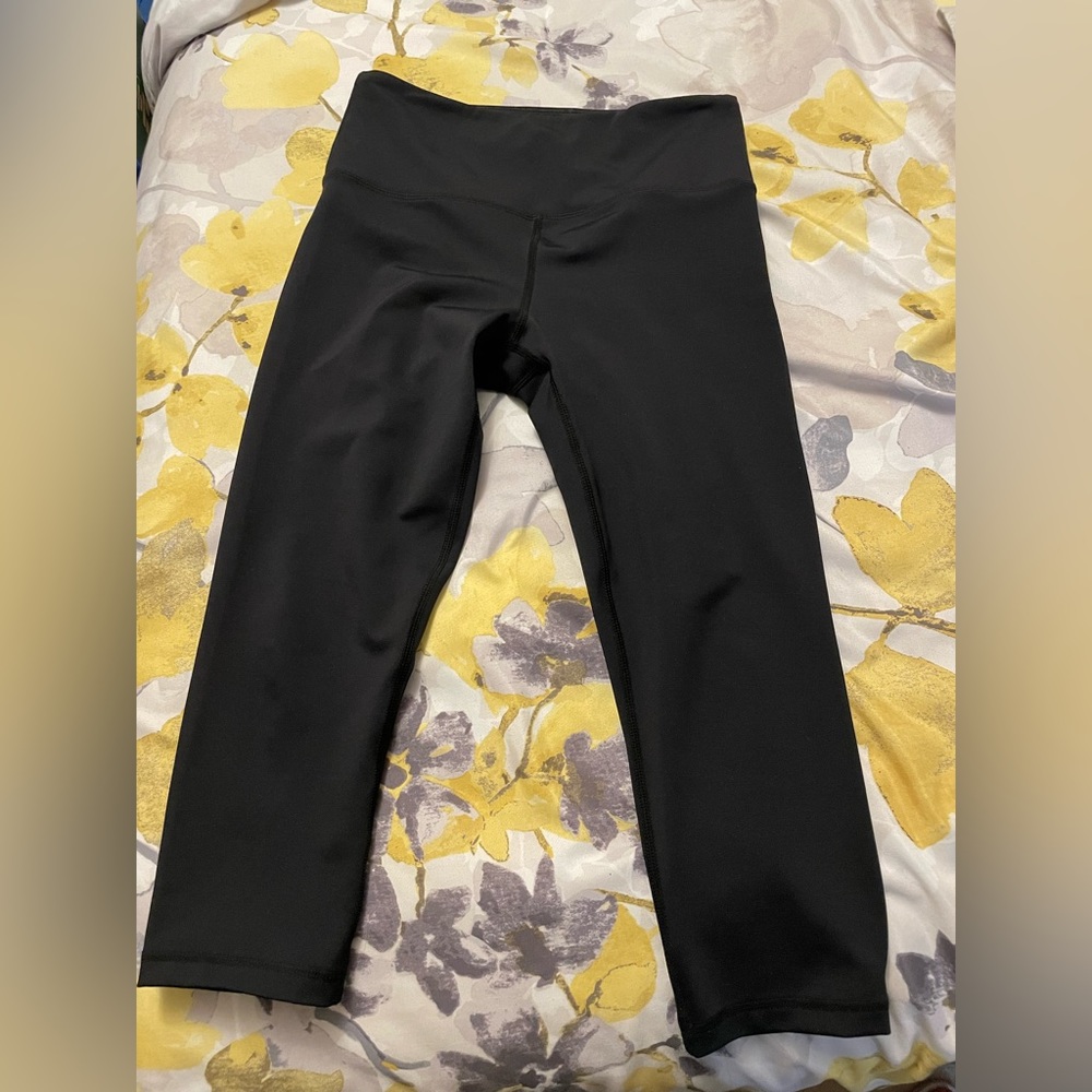 Black Zyia Light and Tight high rise crop in 17 inch length - size 4